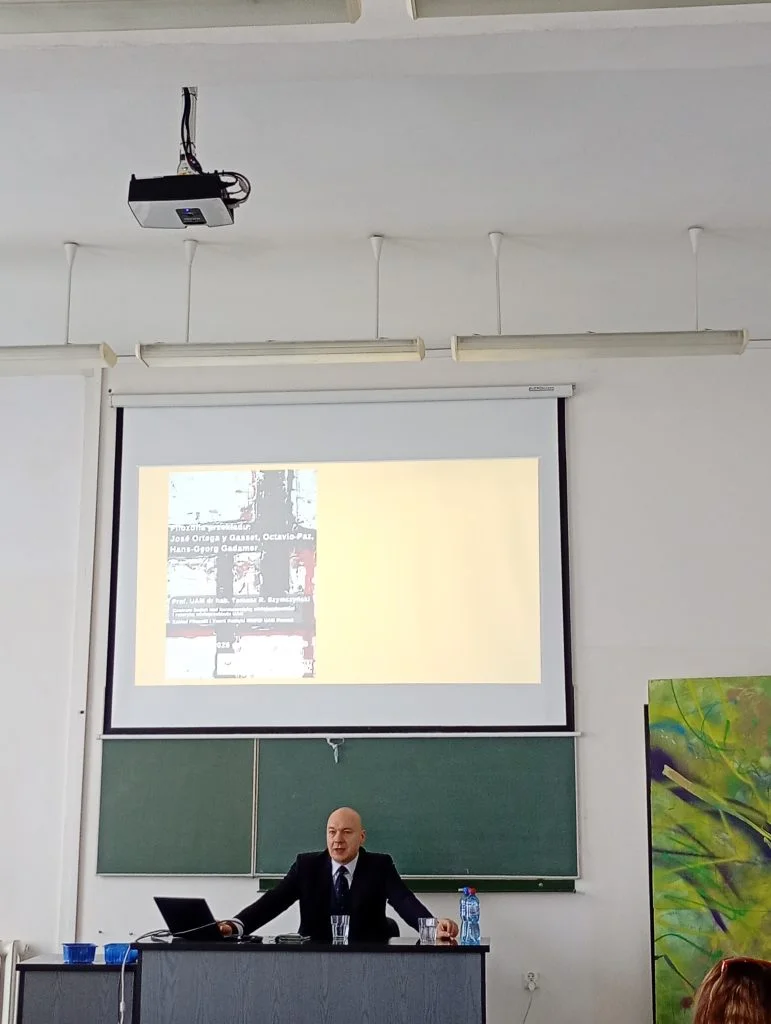 zdjęcia z wykładu profesora Szymczyńskiego